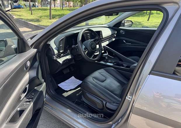 Hyundai Elantra 2023 — լուսանկար 9