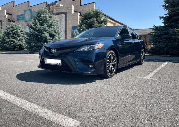 Toyota Camry 2018 — լուսանկար 2