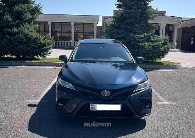 Toyota Camry 2018 — լուսանկար 1