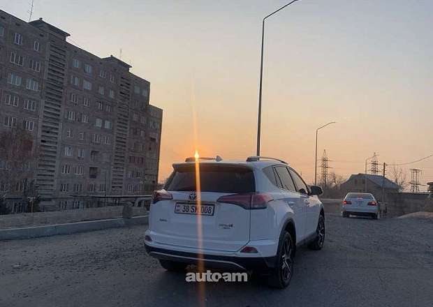 Toyota Rav 4 2016 — լուսանկար 4