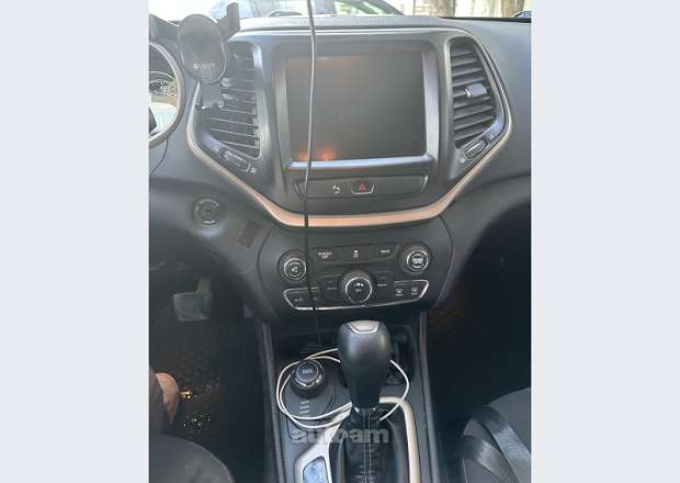 Jeep Cherokee 2017 — լուսանկար 7