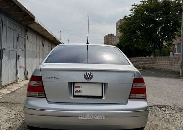 Volkswagen Jetta 2004 — լուսանկար 4