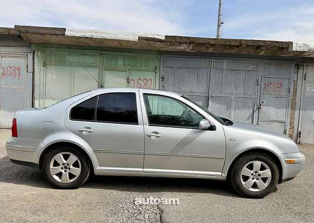 Volkswagen Jetta 2004 — լուսանկար 3