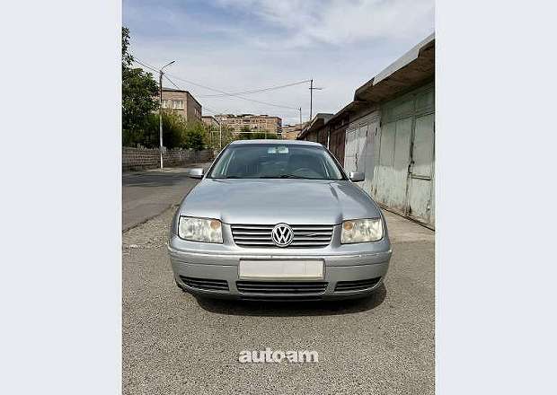 Volkswagen Jetta 2004 — լուսանկար 1