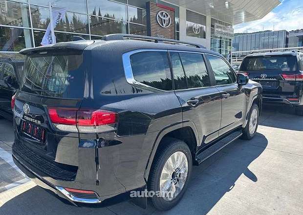 Toyota Land Cruiser 300 2026 — photo 4