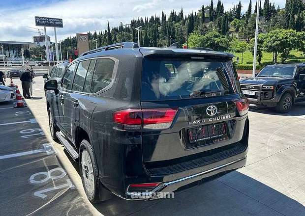 Toyota Land Cruiser 300 2026 — photo 2
