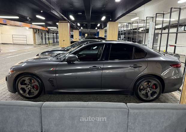Alfa Romeo Giulia 2018 — photo 2