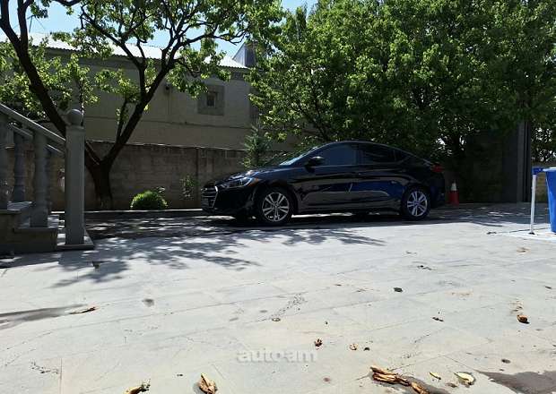 Hyundai Elantra 2018 — լուսանկար 3
