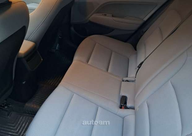 Hyundai Elantra 2018 — լուսանկար 7
