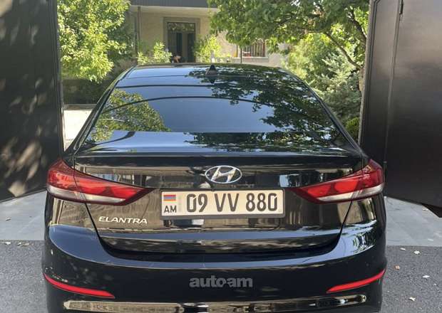 Hyundai Elantra 2018 — լուսանկար 9