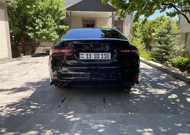 Toyota Camry 2022 — լուսանկար 12