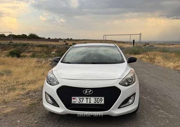 Hyundai Elantra 2013 — photo 1
