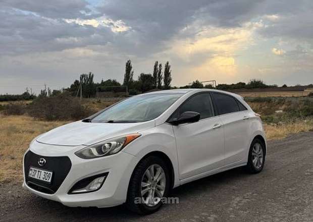 Hyundai Elantra 2013 — photo 3