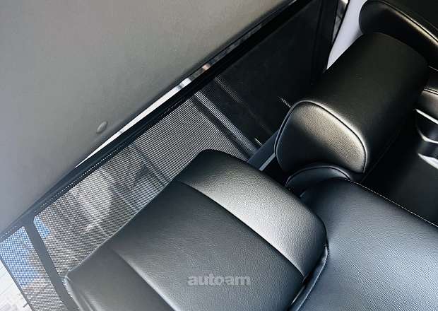 Toyota Camry 2018 — լուսանկար 13