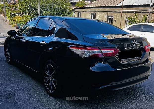 Toyota Camry 2018 — լուսանկար 3