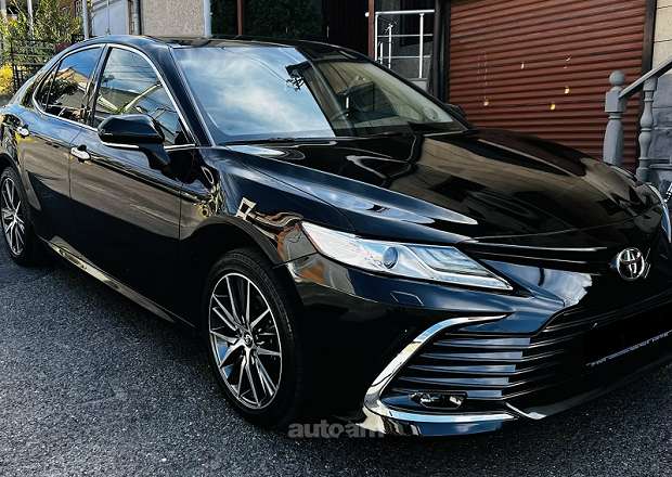 Toyota Camry 2018 — լուսանկար 1