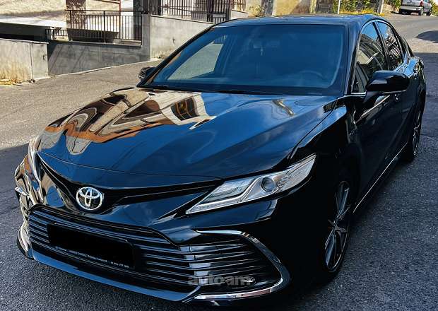 Toyota Camry 2018 — լուսանկար 2