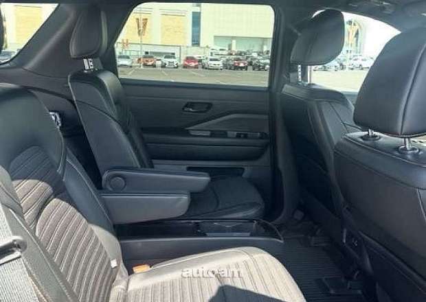 Nissan Pathfinder 2023 — photo 8
