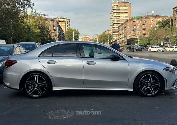 Mercedes-Benz A 220