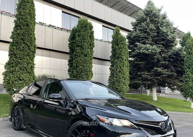 Toyota Camry 2021 — լուսանկար 2