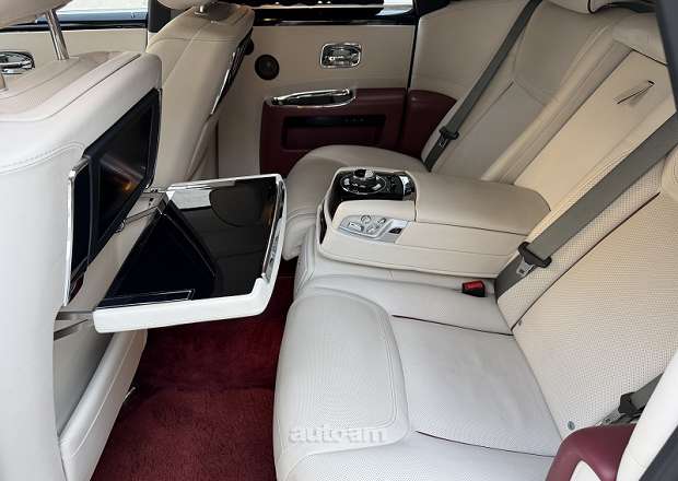 Rolls Royce Ghost 2015 — լուսանկար 8