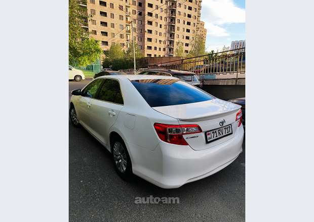 Toyota Camry 2012 — լուսանկար 1