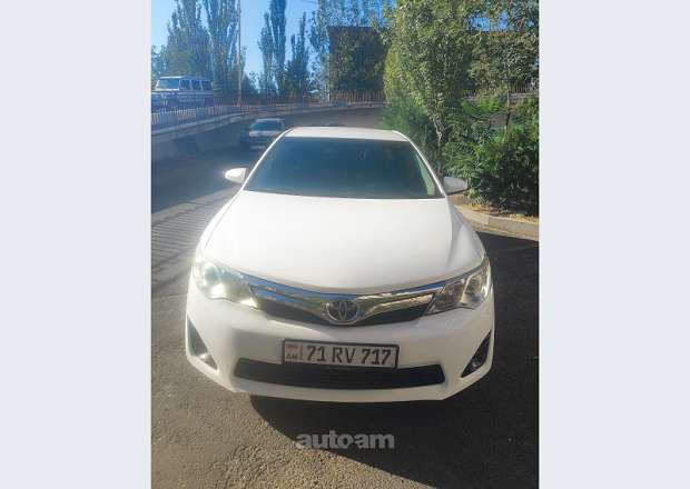 Toyota Camry 2012 — լուսանկար 2