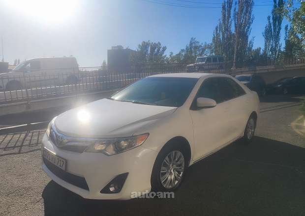 Toyota Camry 2012 — լուսանկար 3