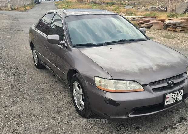 Honda Accord 2000 — լուսանկար 2