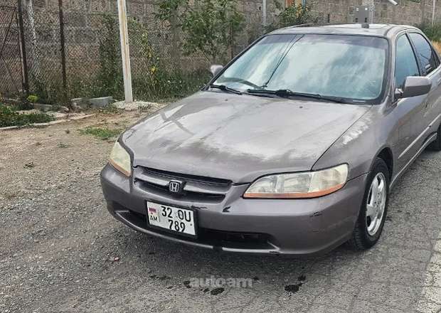 Honda Accord 2000 — լուսանկար 1