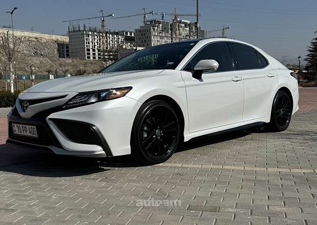 Toyota Camry 2021 — լուսանկար 3