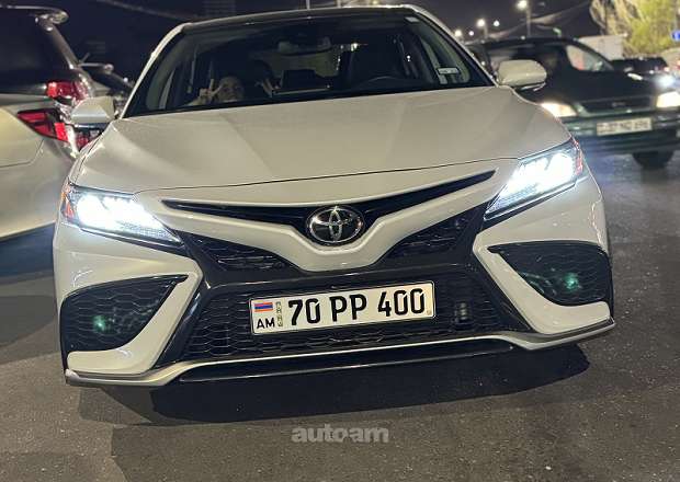 Toyota Camry 2021 — լուսանկար 13
