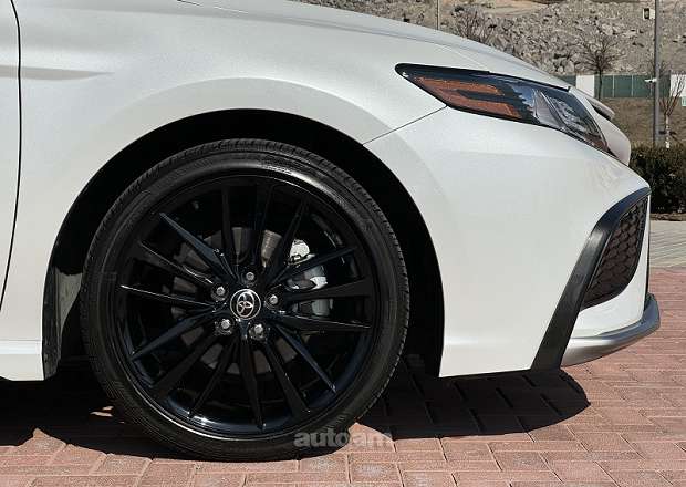 Toyota Camry 2021 — լուսանկար 7