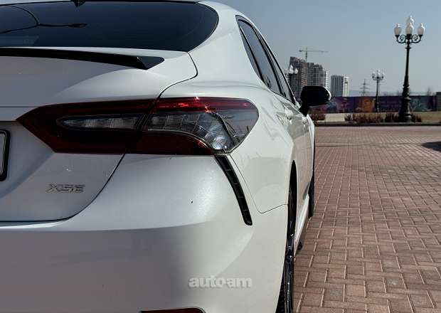 Toyota Camry 2021 — լուսանկար 5