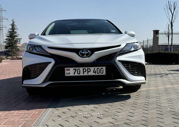 Toyota Camry 2021 — լուսանկար 2
