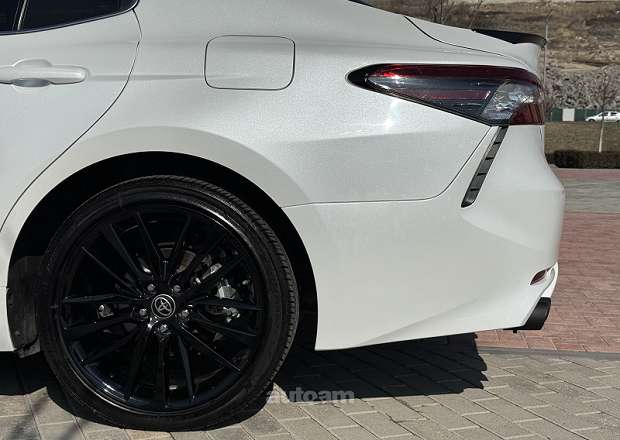 Toyota Camry 2021 — լուսանկար 9