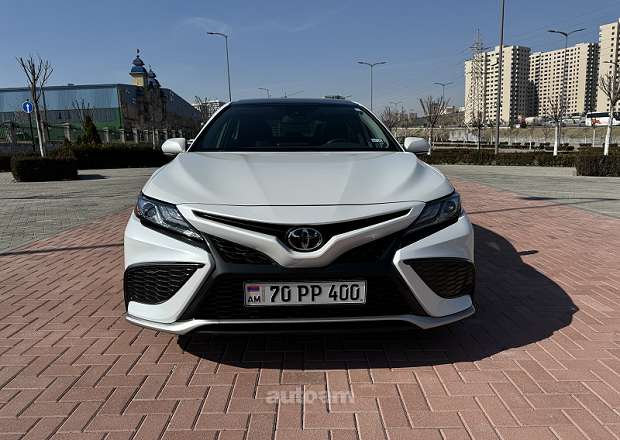 Toyota Camry 2021 — լուսանկար 1