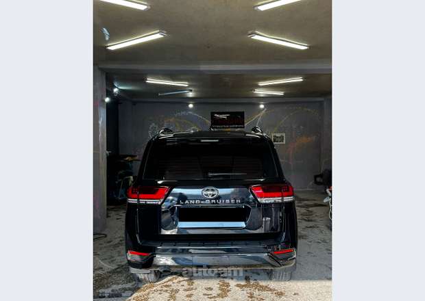 Toyota Land Cruiser 300 2024 — photo 3