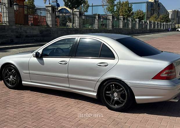 Mercedes-Benz C 240 2003 — լուսանկար 2