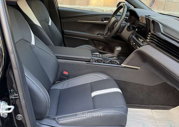 Toyota Camry 2025 — լուսանկար 8