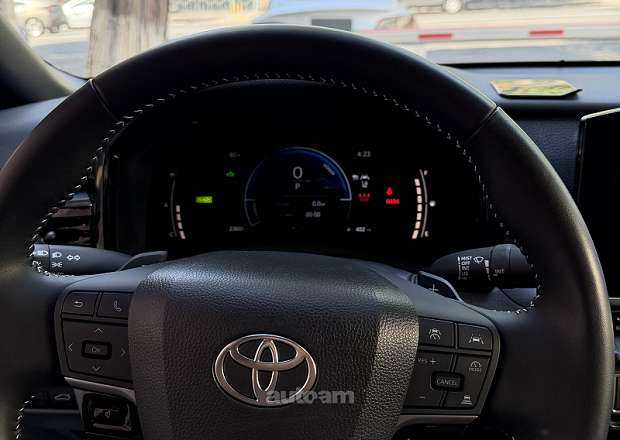 Toyota Camry 2025 — լուսանկար 12