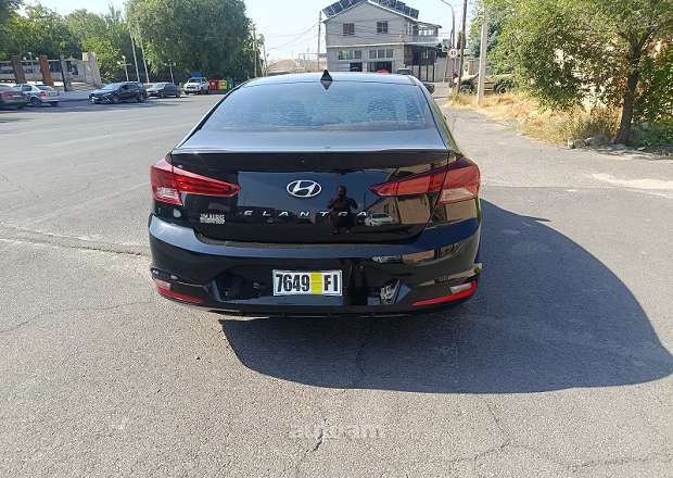 Hyundai Elantra