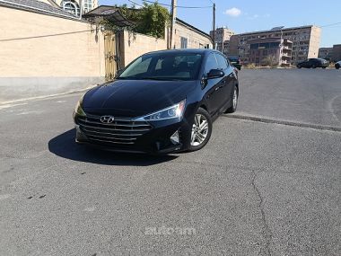 Hyundai Elantra  2019 