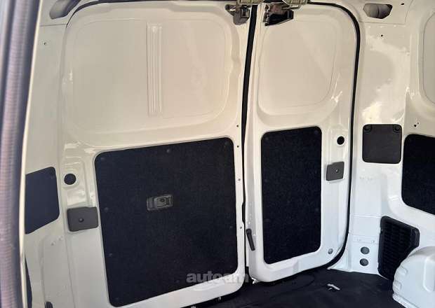 Nissan NV200 2019 — լուսանկար 7
