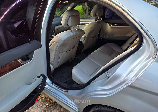 Mercedes-Benz C 300 2010 — լուսանկար 7