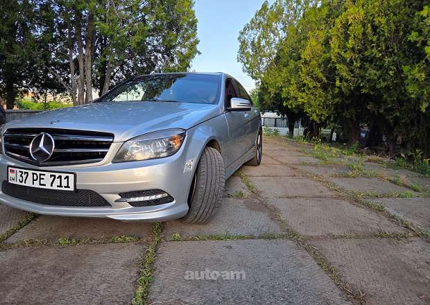 Mercedes-Benz C 300 2010 — լուսանկար 1