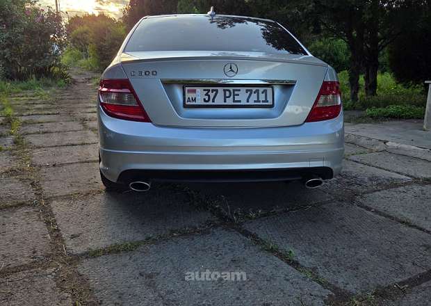 Mercedes-Benz C 300 2010 — լուսանկար 4
