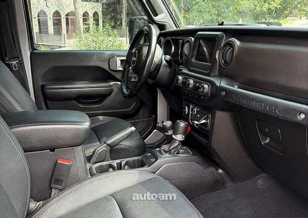 Jeep Wrangler 2019 — լուսանկար 6