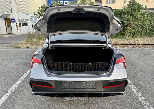 Hyundai Elantra 2024 — լուսանկար 13