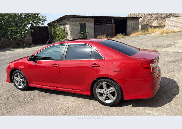 Toyota Camry 2014 — լուսանկար 2